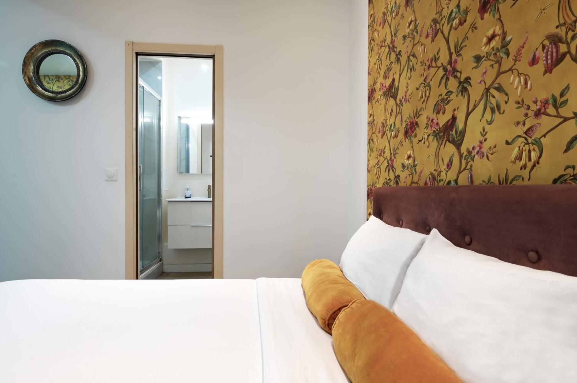 Modern Renovated Studio With A Touch Of Gilded Glamour Central Paris Apartment Екстериор снимка