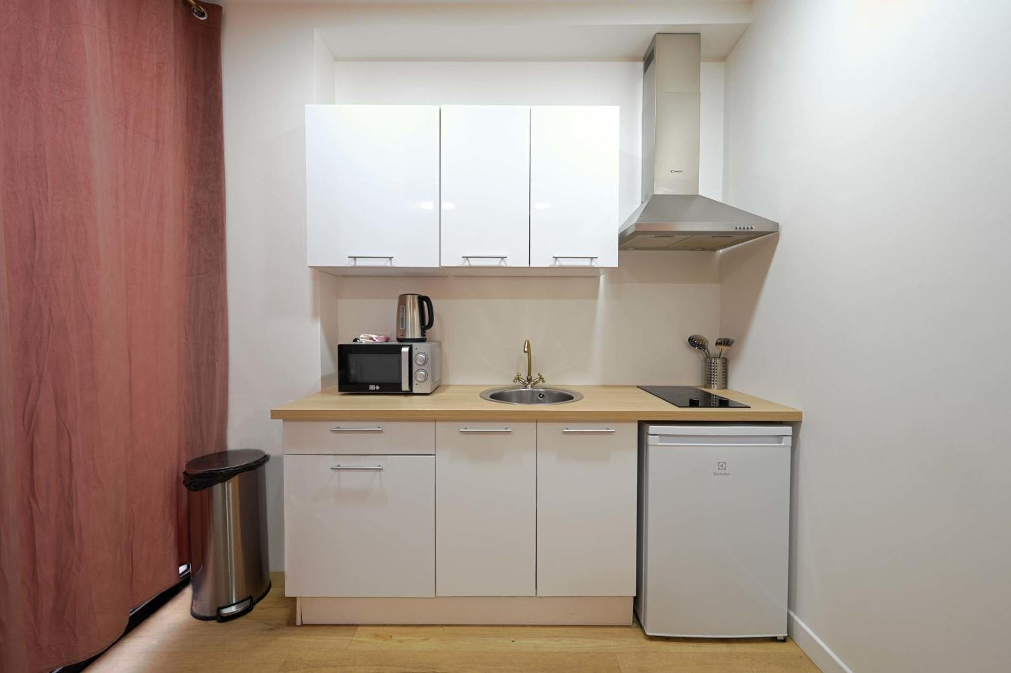 Modern Renovated Studio With A Touch Of Gilded Glamour Central Paris Apartment Екстериор снимка