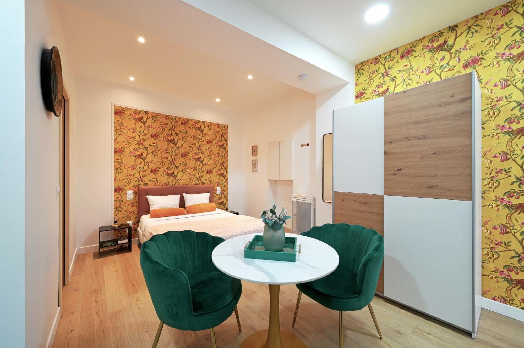 Modern Renovated Studio With A Touch Of Gilded Glamour Central Paris Apartment Екстериор снимка